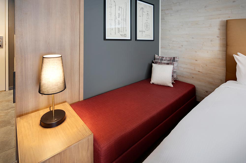 Highline Vail Room Double Queen Chaise