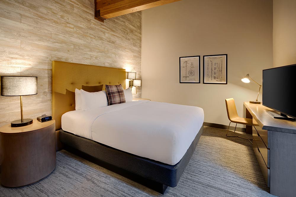 Highline Vail Room Riva Ridge Suite Bedroom with Desk
