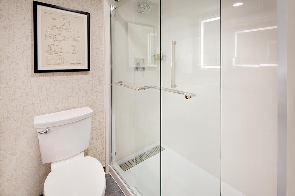 Highline Vail Room Standard Bath Shower